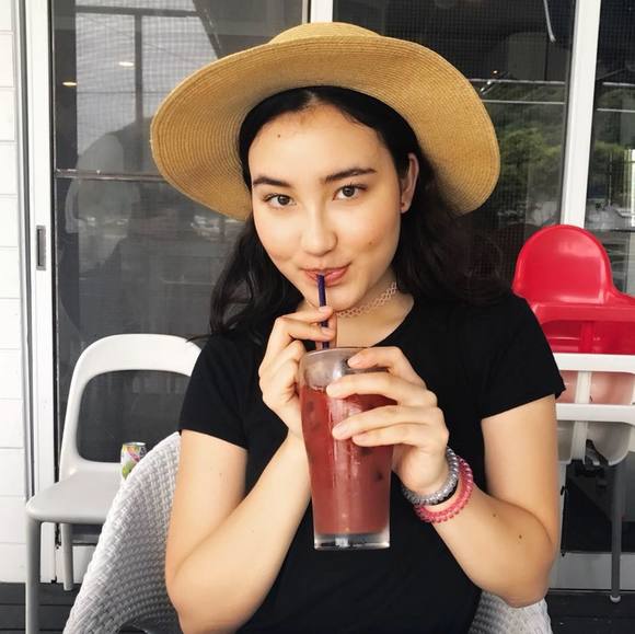 Meet your Posher, Shione - Picture 1 of 1